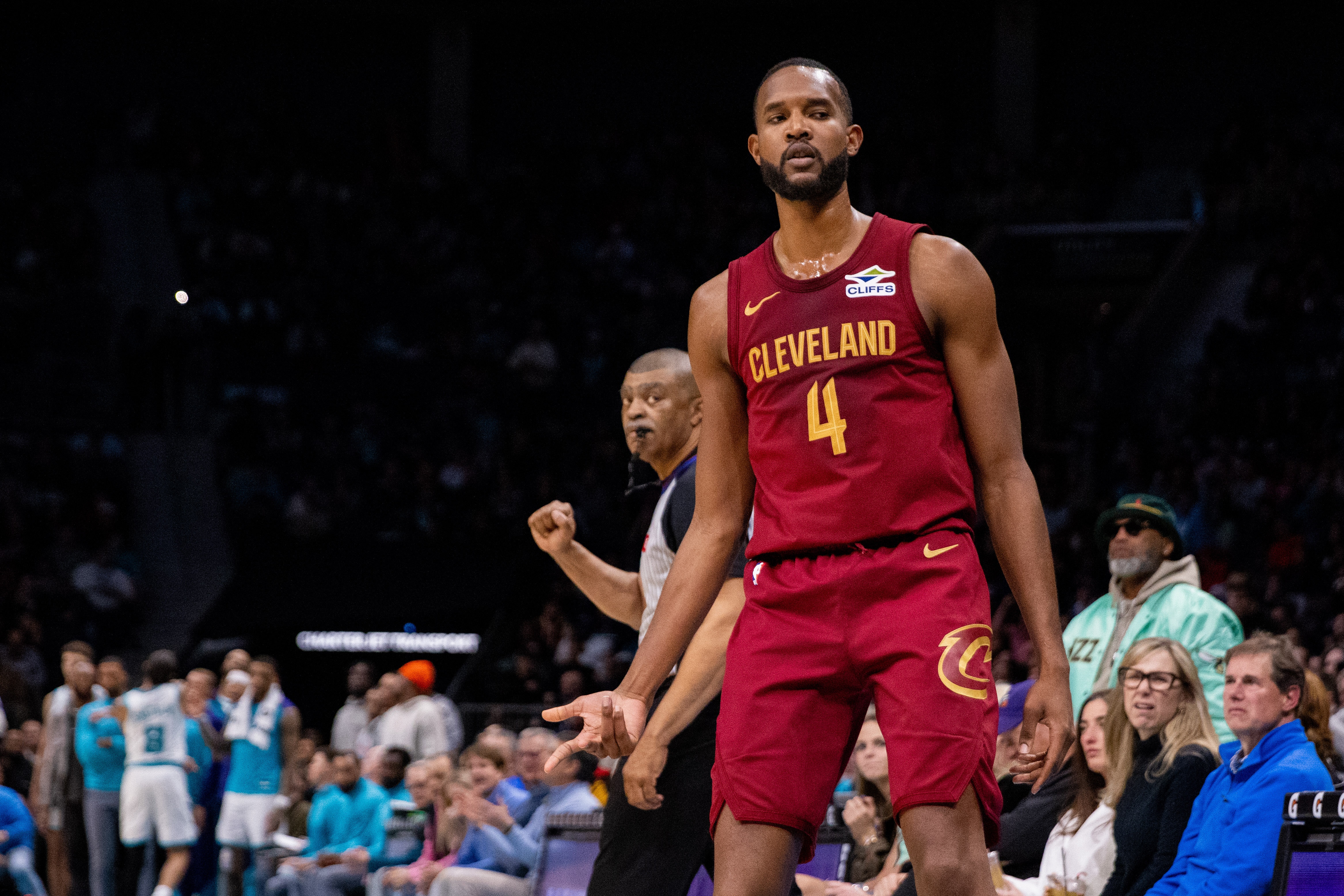 进攻端状态在线！小莫布里半场两分球11中8高效砍下19分5板2助