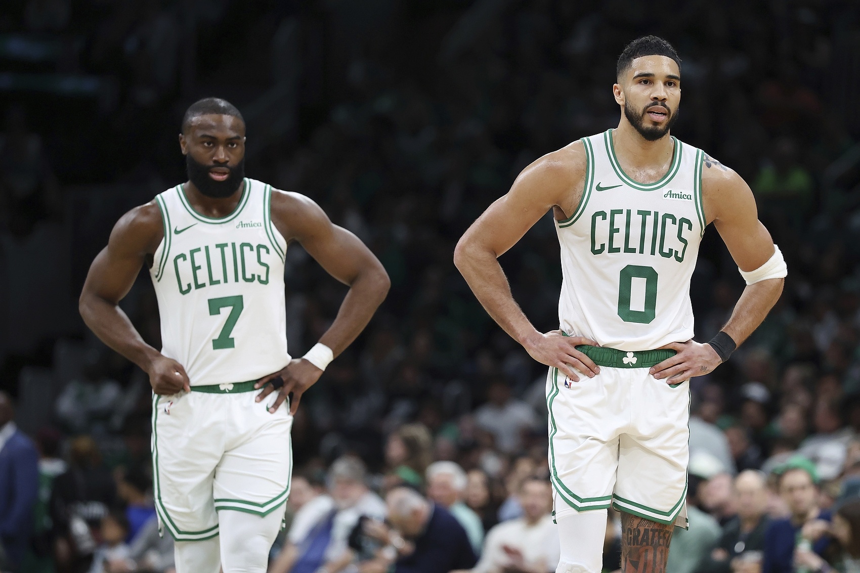 爱游戏官方平台-海沃德：塔图姆&amp;布朗是联盟中最好的两名侧翼之一 绿军球迷真有福